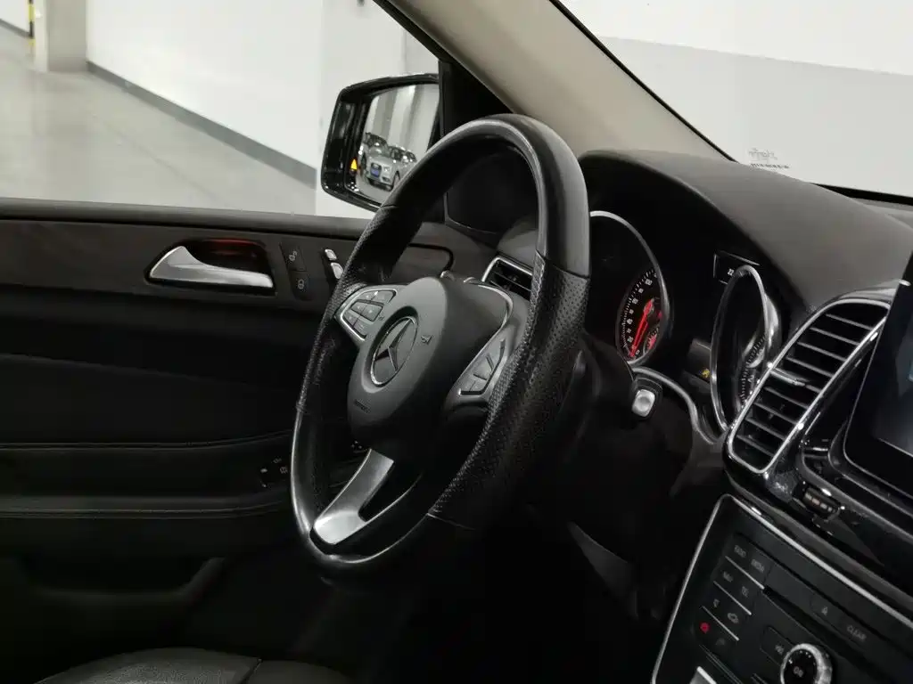 Mercedes-Benz GLE (Import) — миниатюра 22