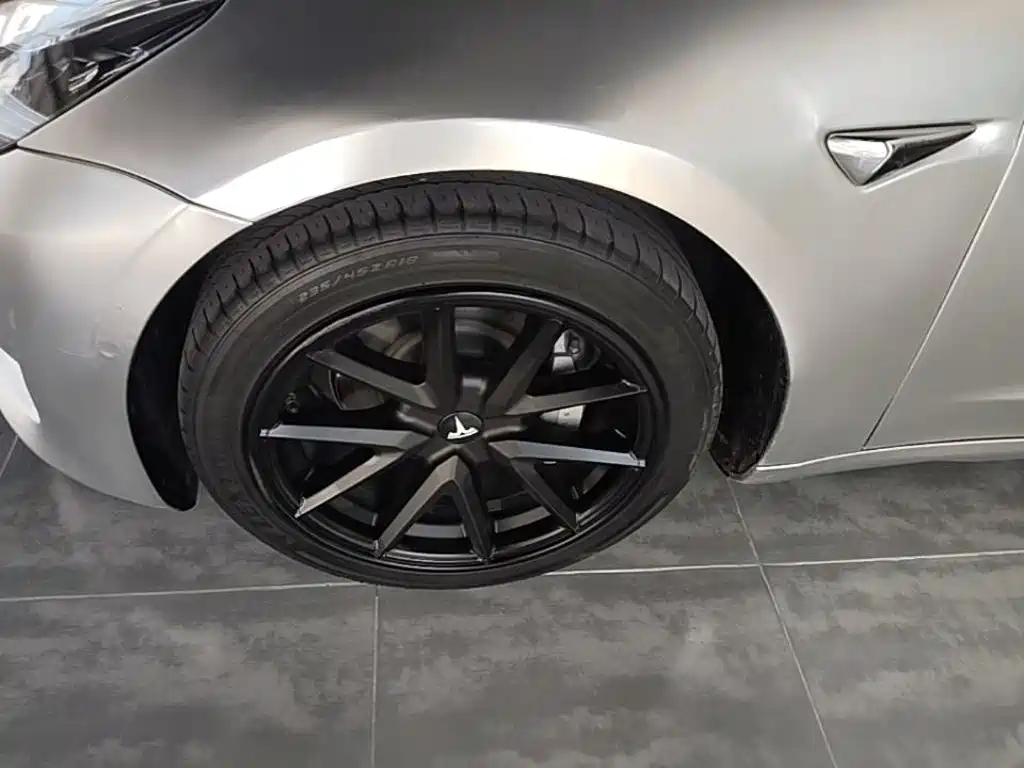 Tesla Model 3 — миниатюра 23