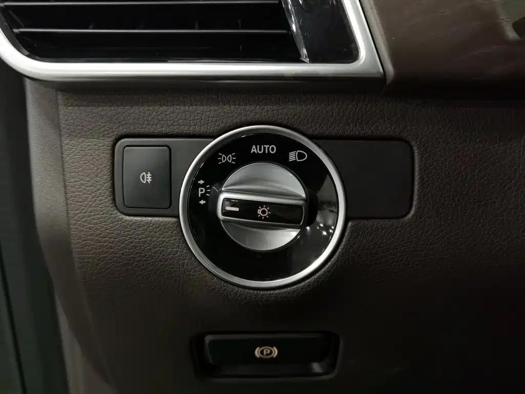 Mercedes-Benz GLE (Import) — миниатюра 21
