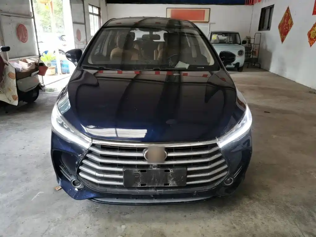 BYD MAX — миниатюра 3