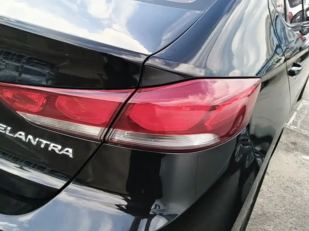 Hyundai Elantra — миниатюра 8