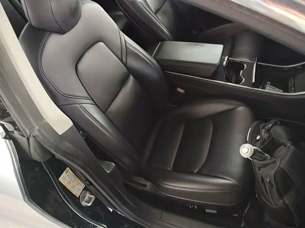 Tesla Model 3 — миниатюра 25