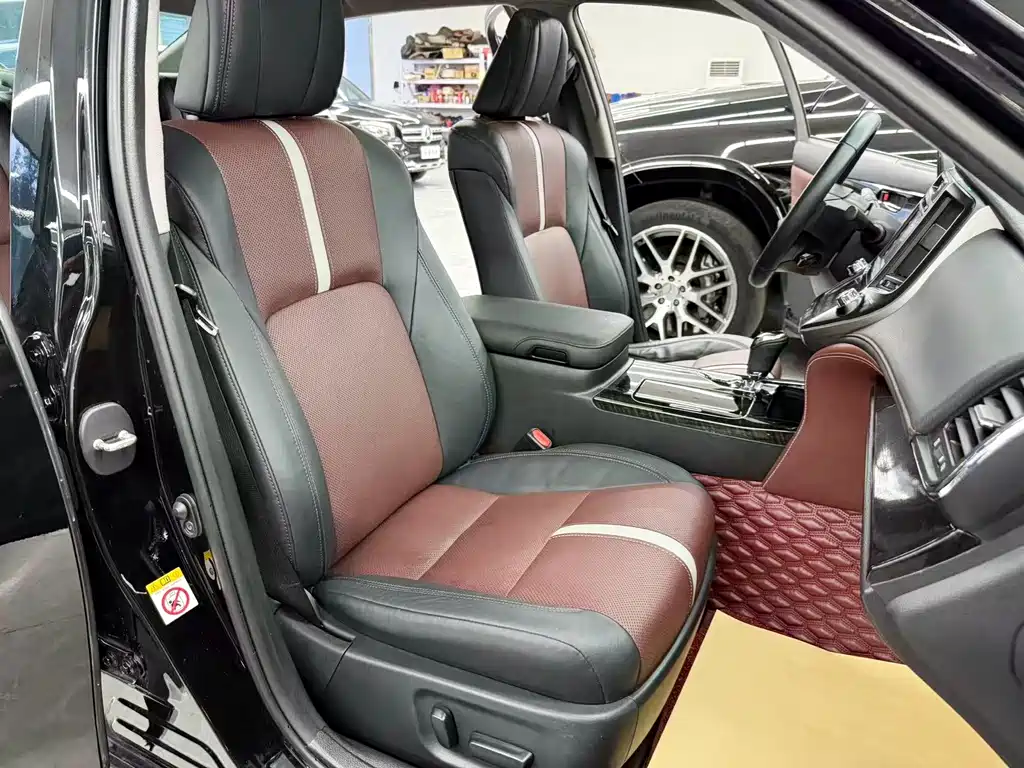 Toyota Crown — миниатюра 15