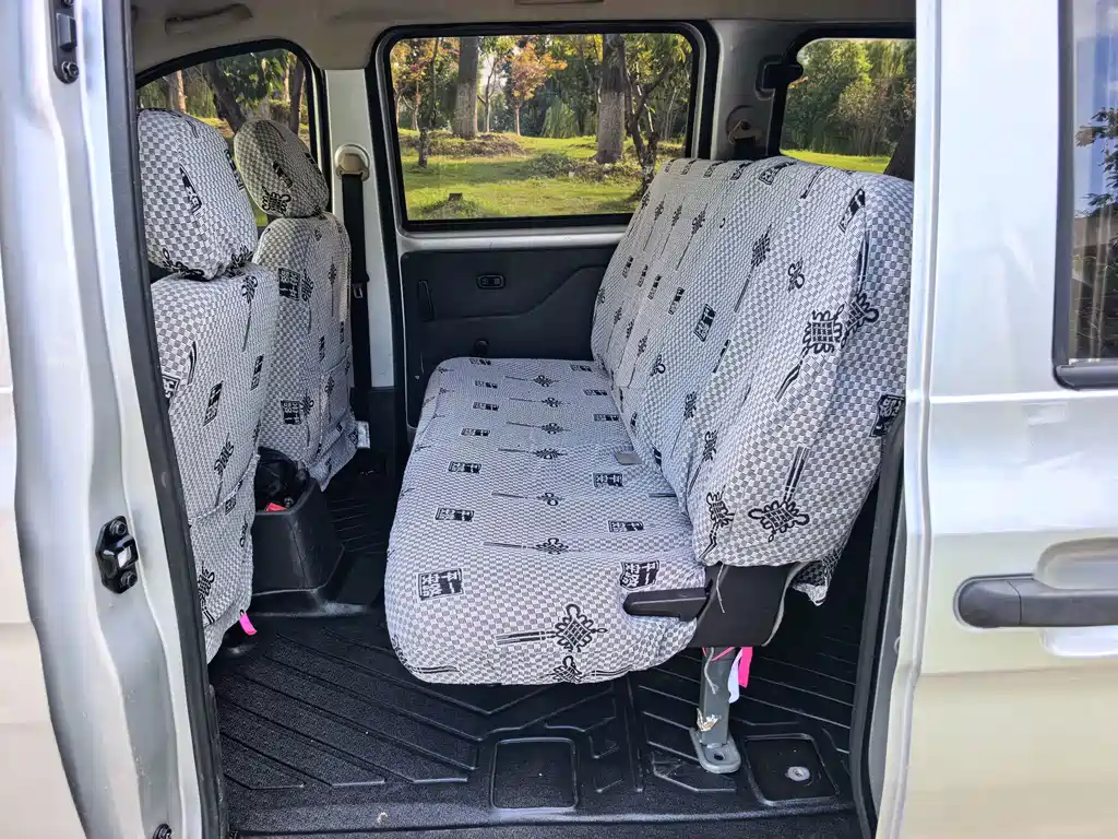 Wuling Hongguang V — миниатюра 9