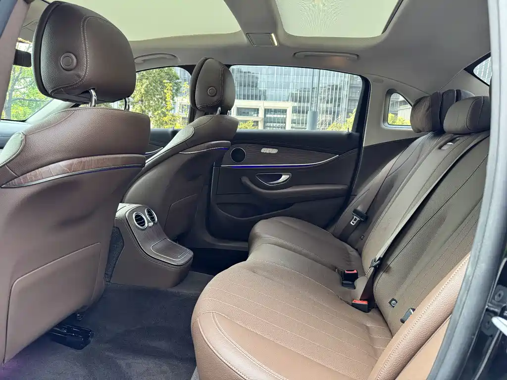Mercedes-Benz E-Class — миниатюра 7