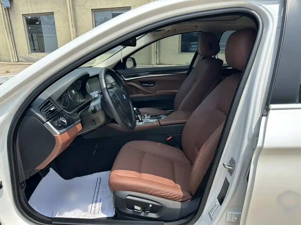 BMW 5 Series — миниатюра 14