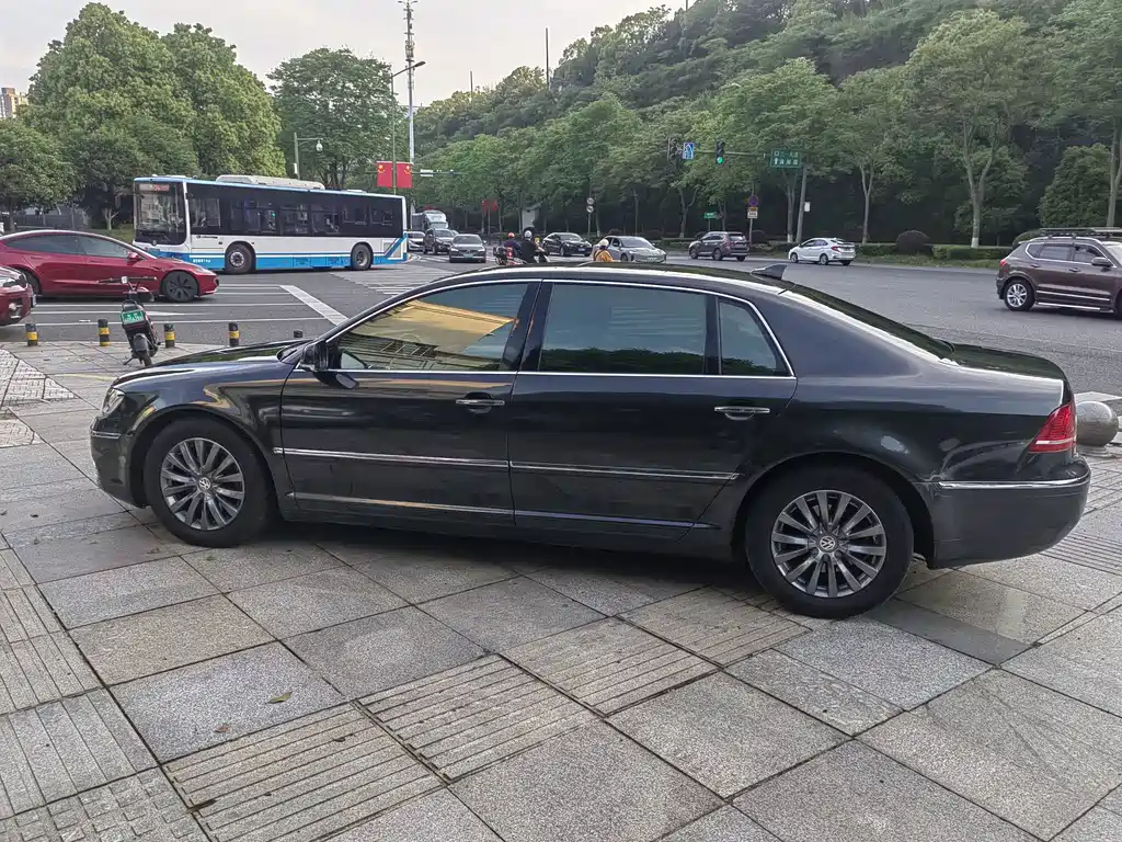 Volkswagen Phaeton — миниатюра 9