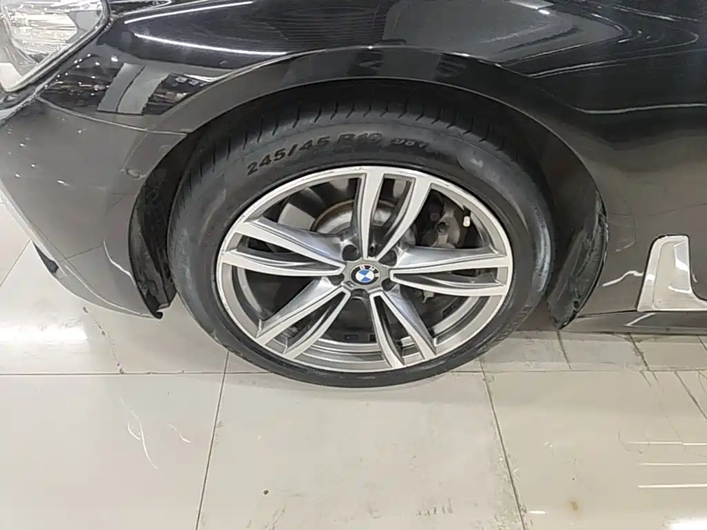 BMW 7 Series — миниатюра 23