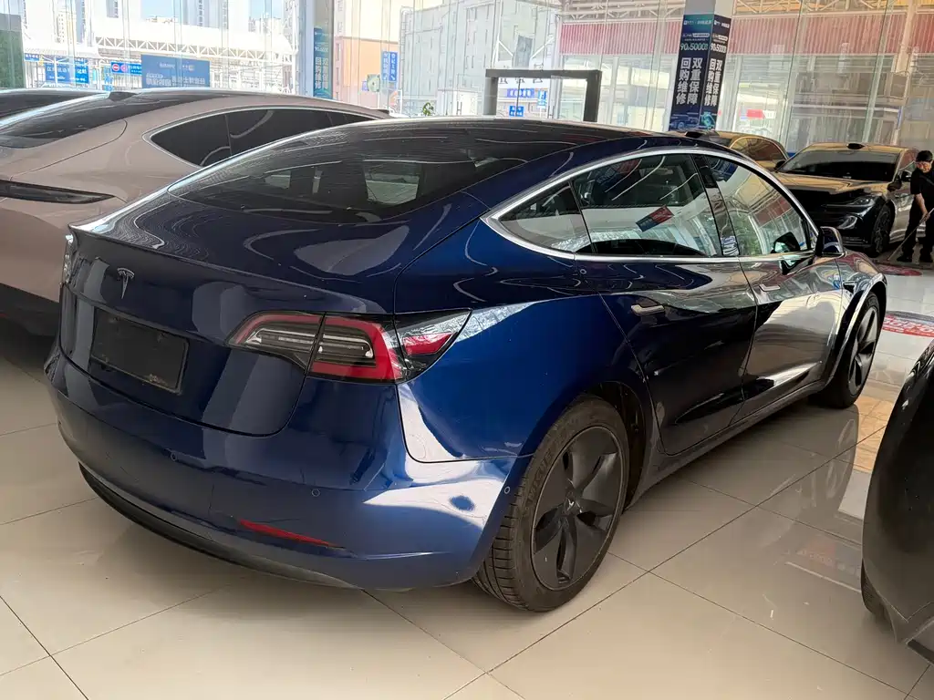 Tesla Model 3 — миниатюра 9