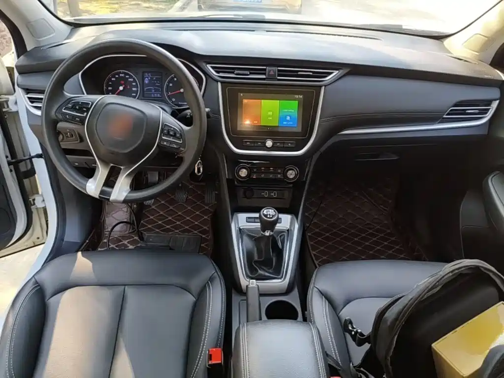Roewe RX3 — миниатюра 10