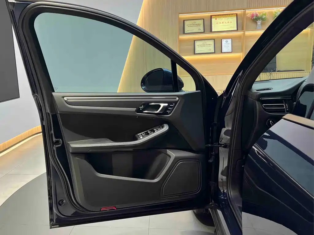 Porsche Macan — миниатюра 13