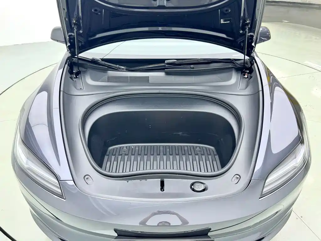 Tesla Model 3 — миниатюра 18