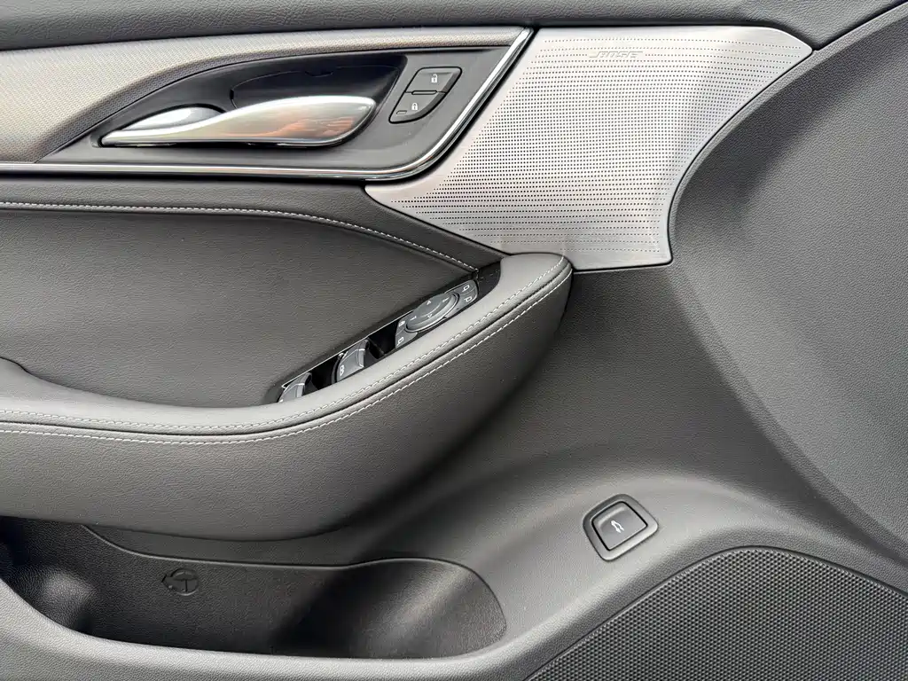 Cadillac CT5 — миниатюра 8