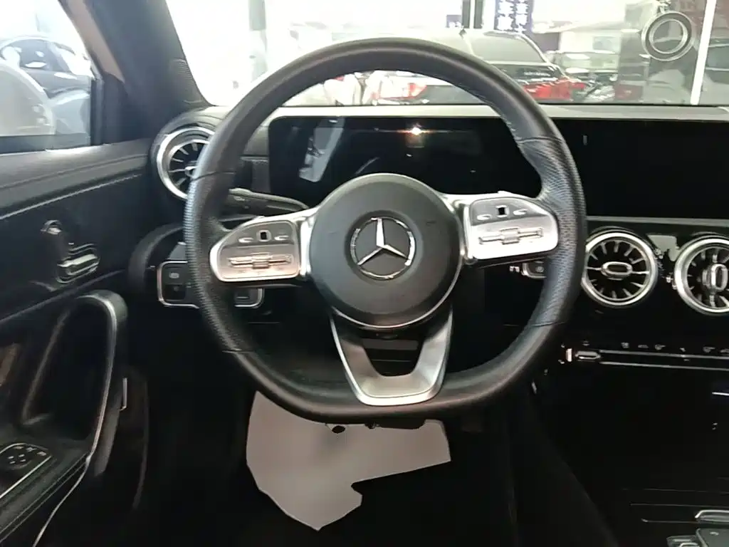 Mercedes-Benz A-Class — миниатюра 11