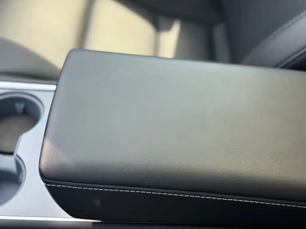 Tesla Model Y — миниатюра 29