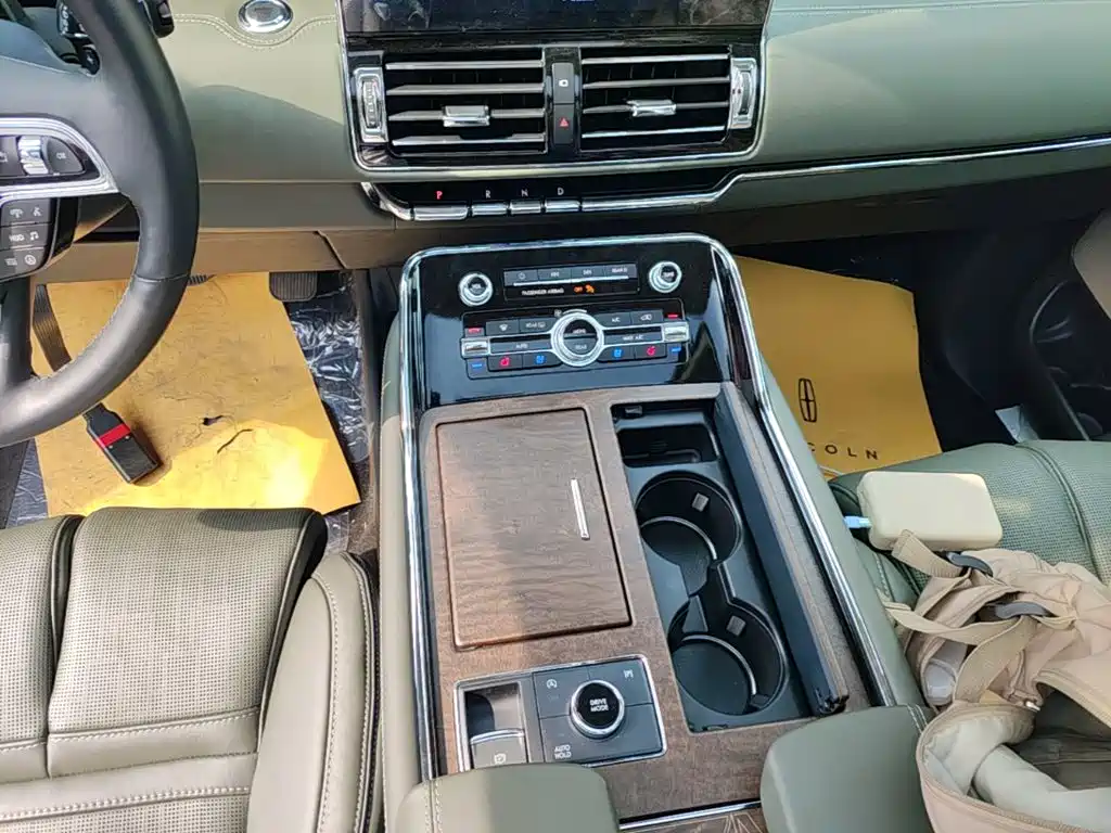 Lincoln Navigator — миниатюра 14