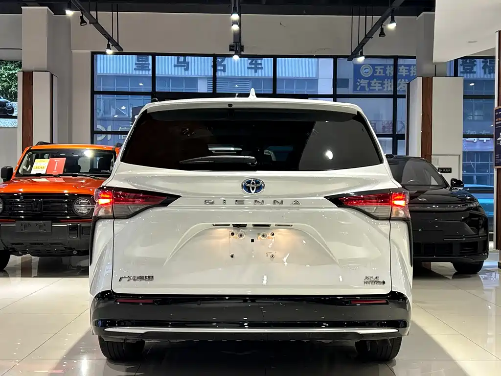 Toyota Sienna — миниатюра 24