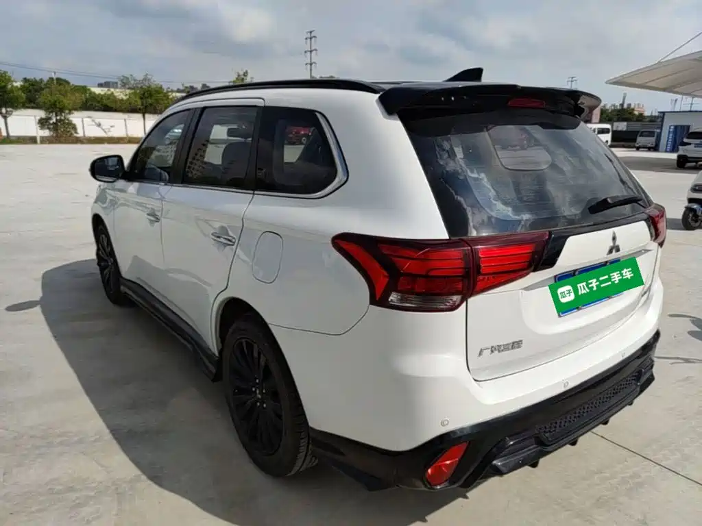 Mitsubishi Outlander — миниатюра 5