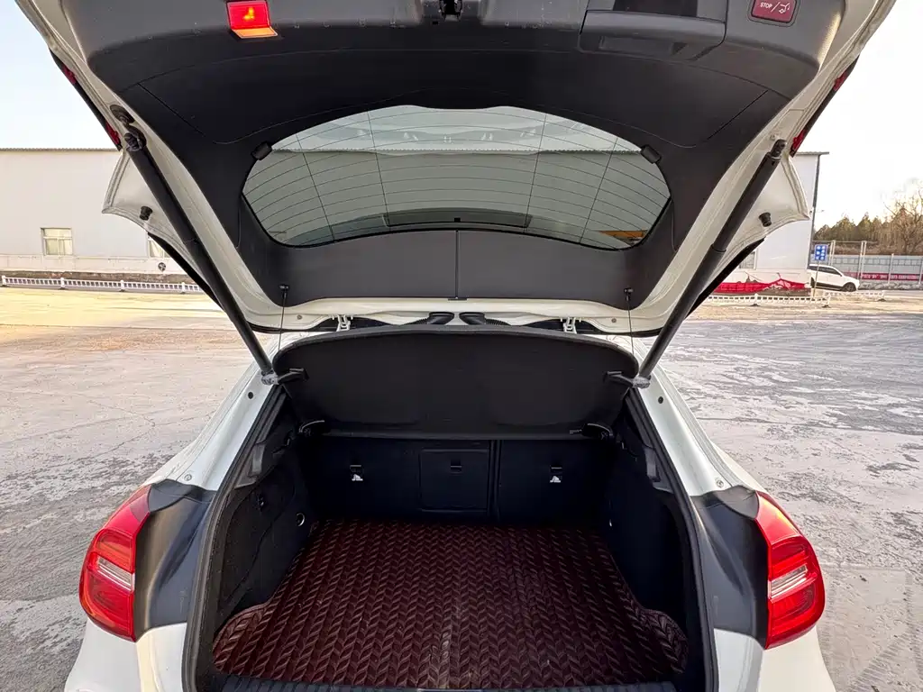 MERCEDES-BENZ GLA AMG