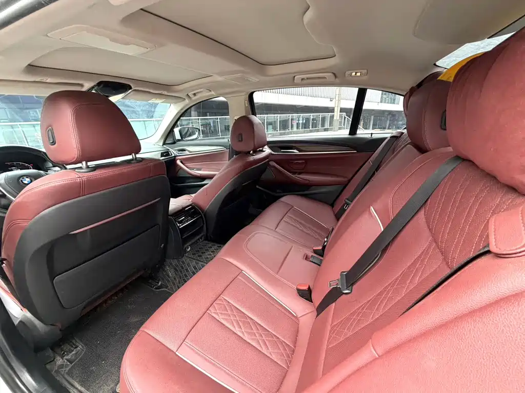 BMW 5 Series — миниатюра 4