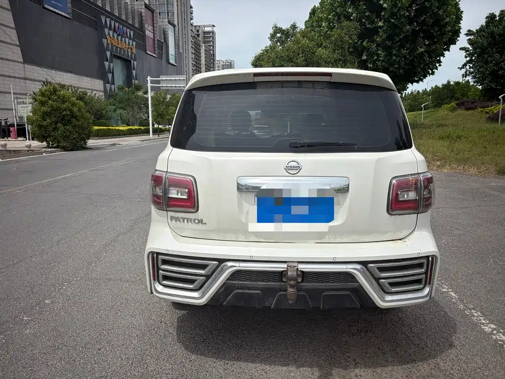 Nissan Patrol — миниатюра 7