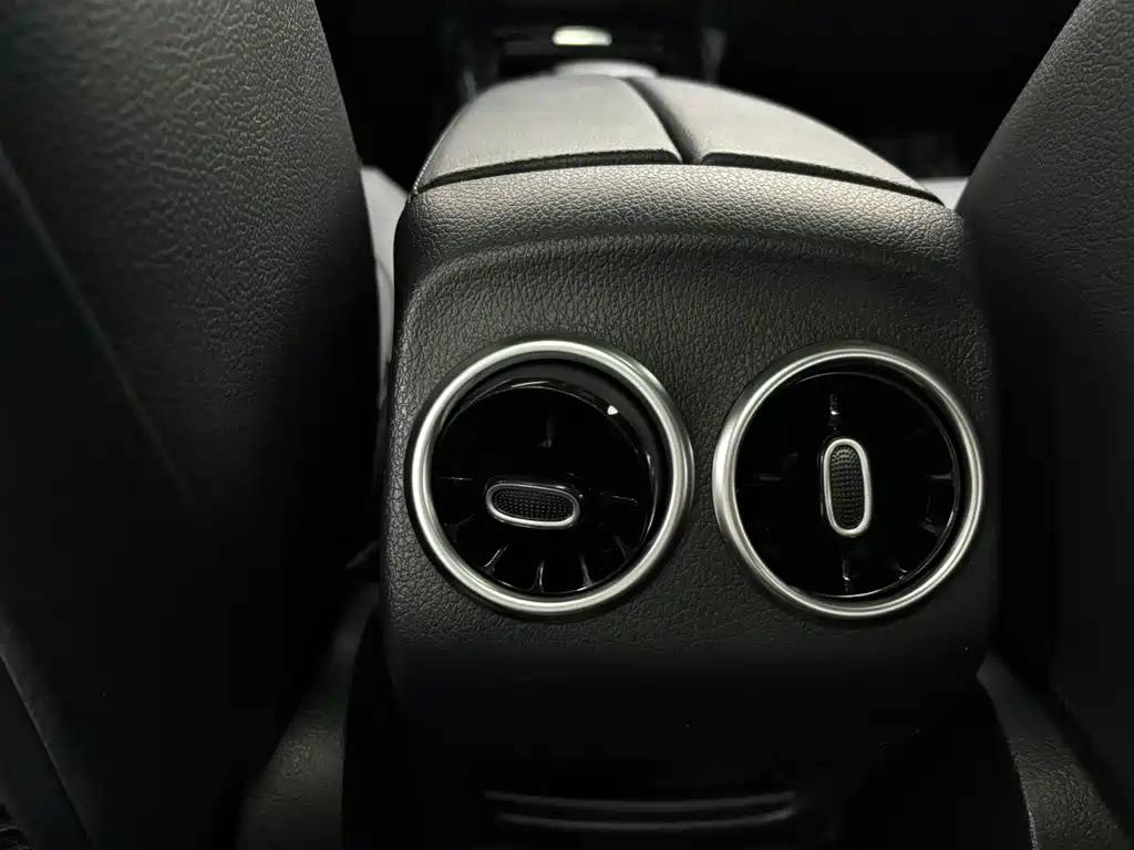 Mercedes-Benz GLB — миниатюра 16
