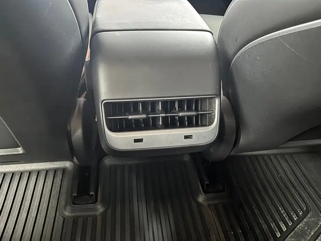 Tesla Model 3 — миниатюра 11