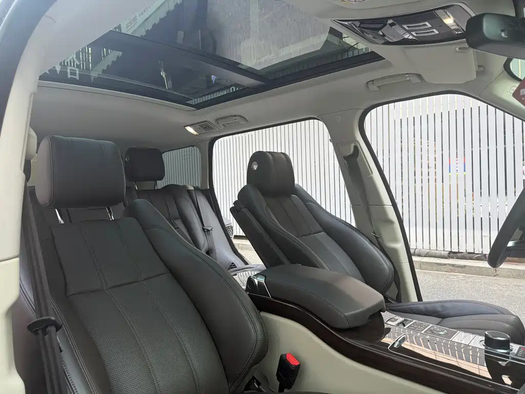 Land Rover Range Rover — миниатюра 17