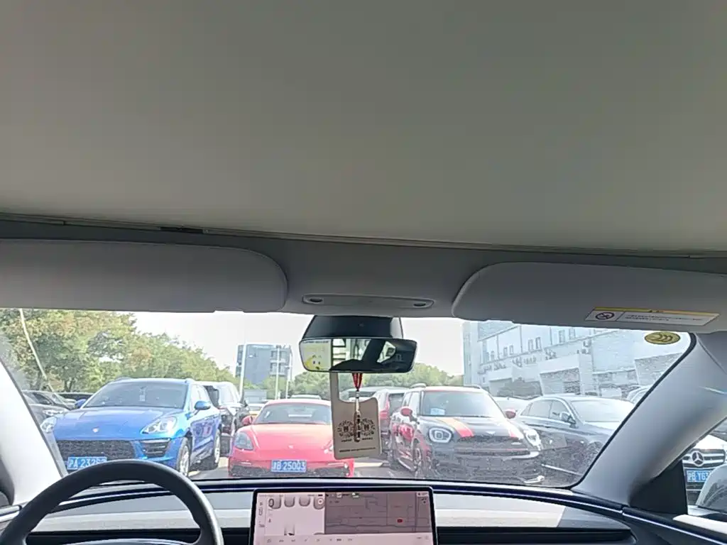 Tesla Model 3 — миниатюра 18