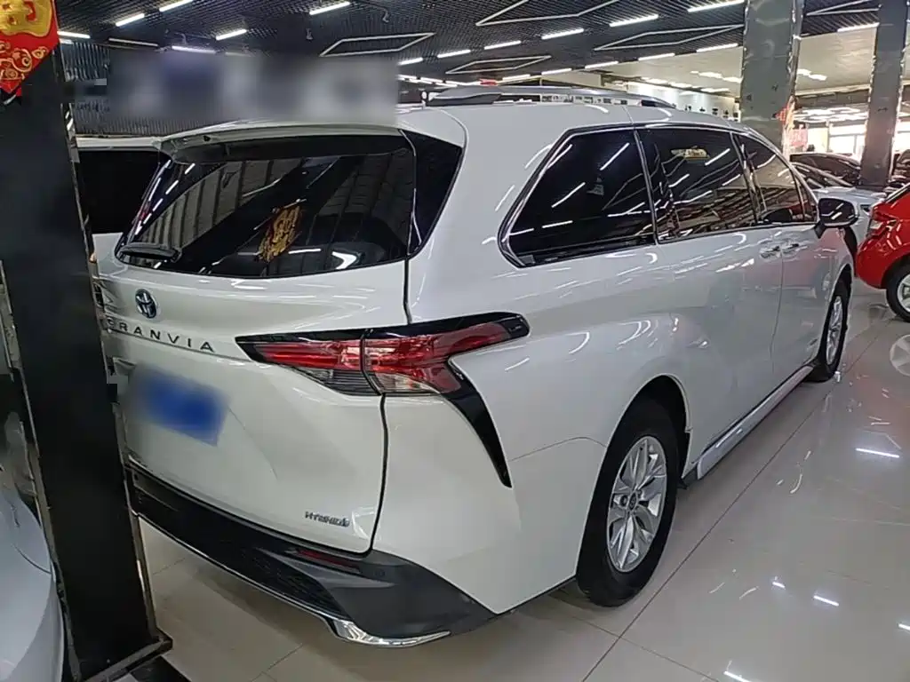 Toyota Granvia — миниатюра 7
