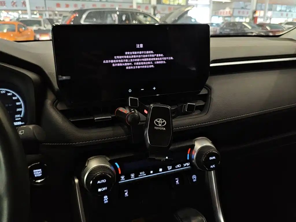 Toyota RAV4 — миниатюра 13