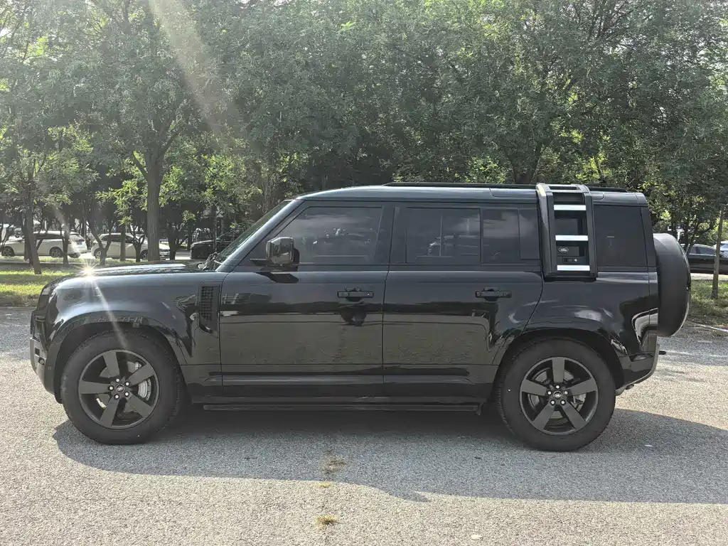 Land Rover Defender — миниатюра 4
