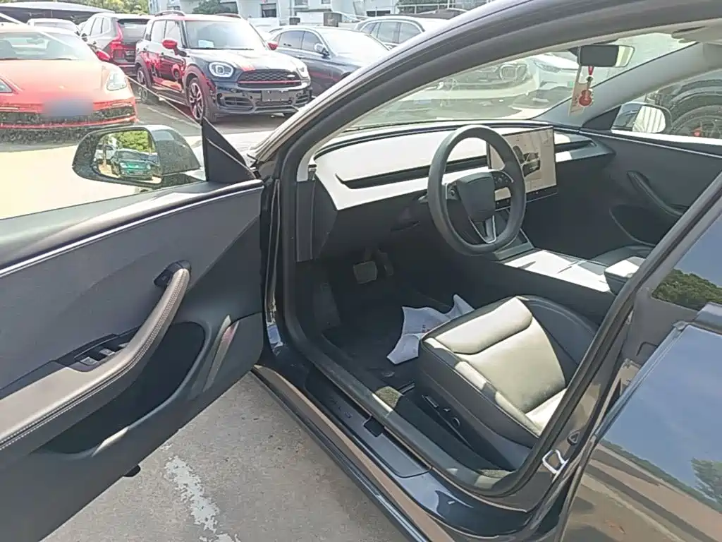 Tesla Model 3 — миниатюра 16