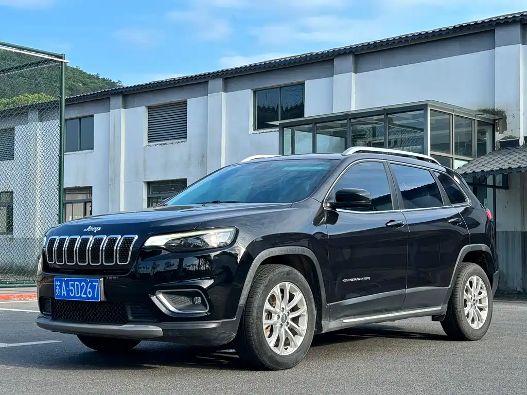 Купить Jeep Cherokee