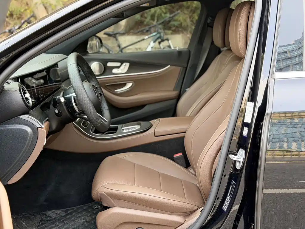 Mercedes-Benz E-Class — миниатюра 10