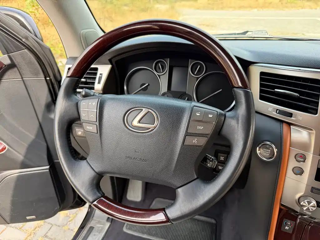 Lexus LX — миниатюра 25