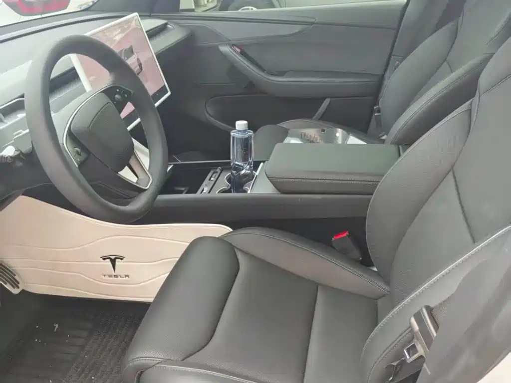 Tesla Model Y L — миниатюра 8