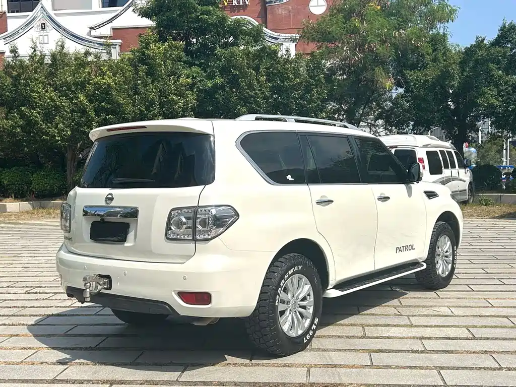 Nissan Patrol — миниатюра 6