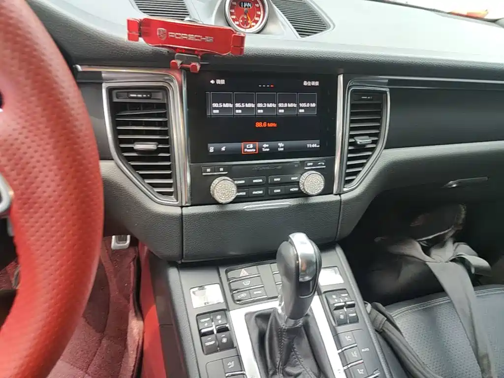 Porsche Macan — миниатюра 13