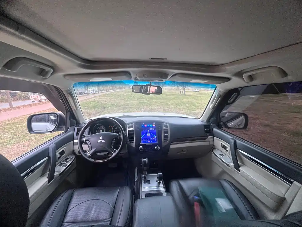 Mitsubishi Pajero (Import) — миниатюра 6