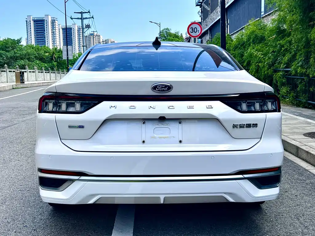 Ford Mondeo — миниатюра 8