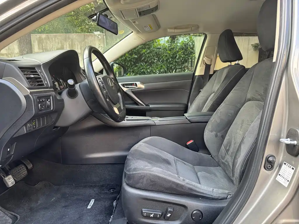 Lexus CT — миниатюра 9