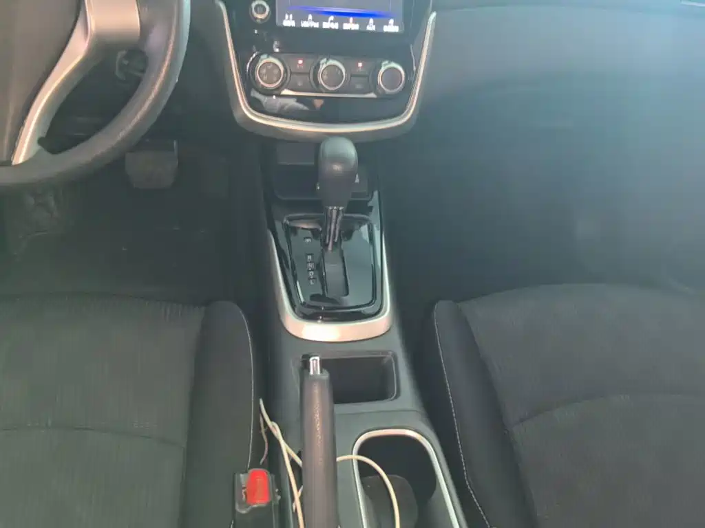 Nissan Tiida — миниатюра 14