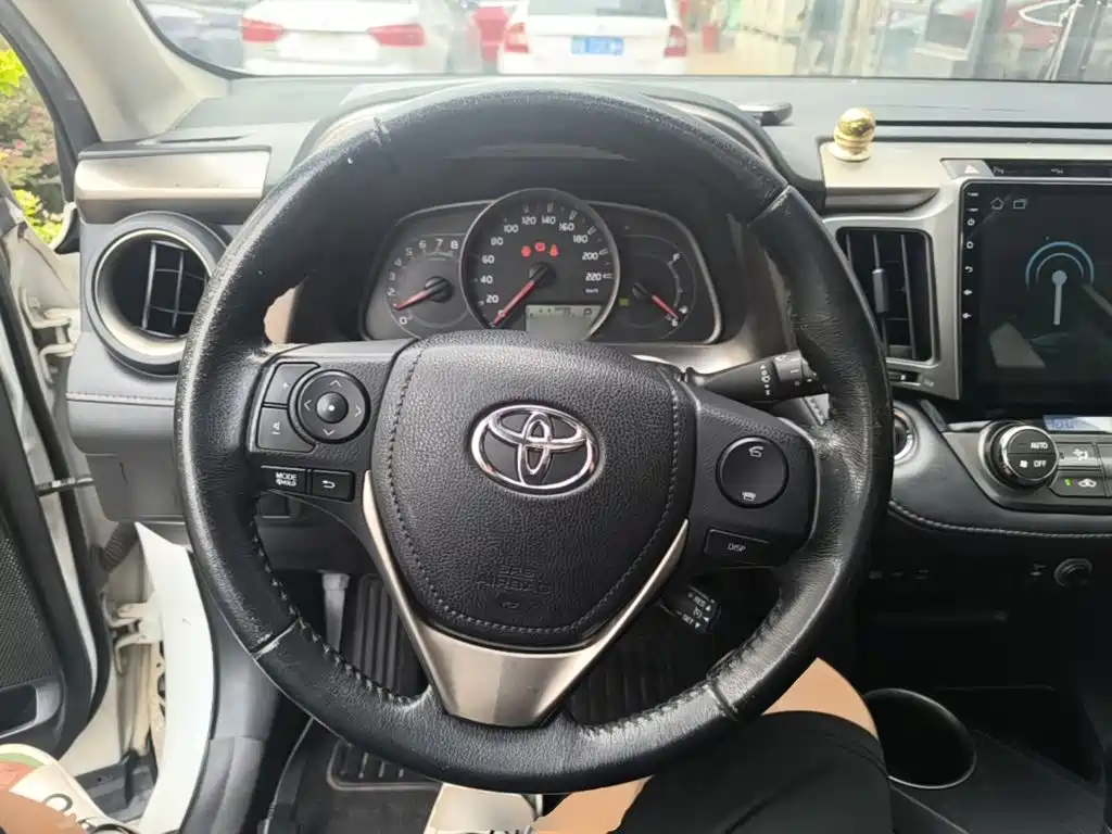 Toyota RAV4 — миниатюра 11