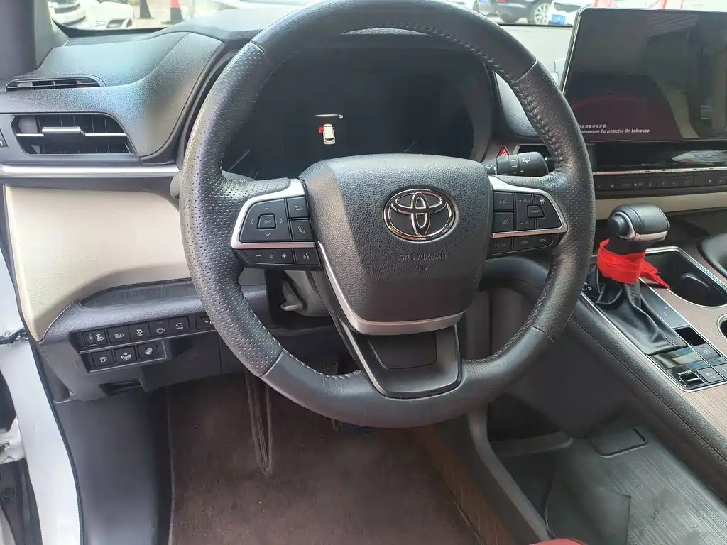 Toyota Granvia — миниатюра 12