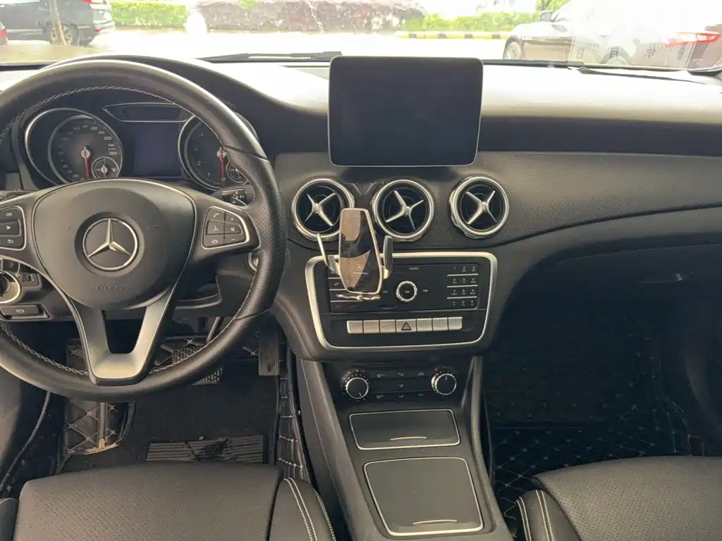 Mercedes-Benz GLA — миниатюра 6