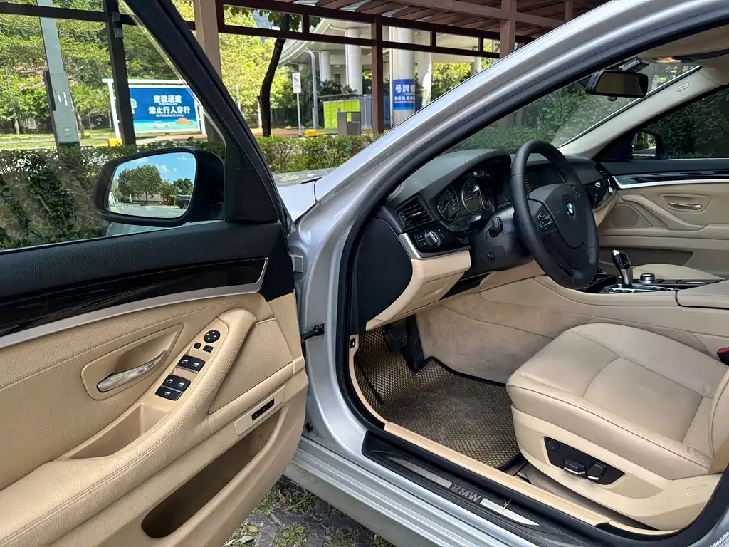 BMW 5 Series — миниатюра 9