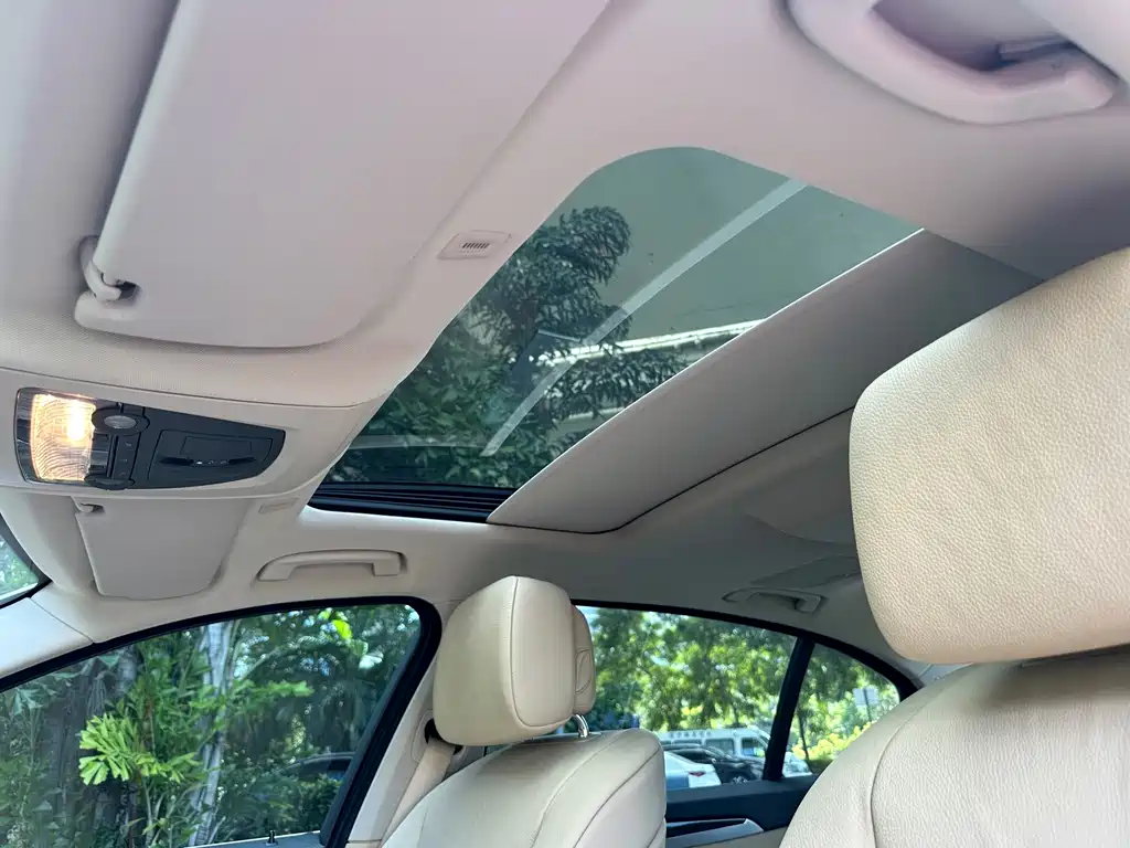 BMW 5 Series — миниатюра 10