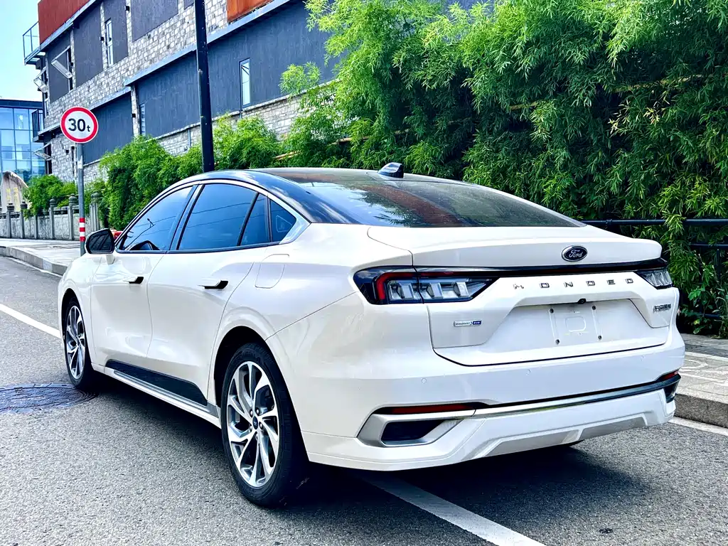 Ford Mondeo — миниатюра 9