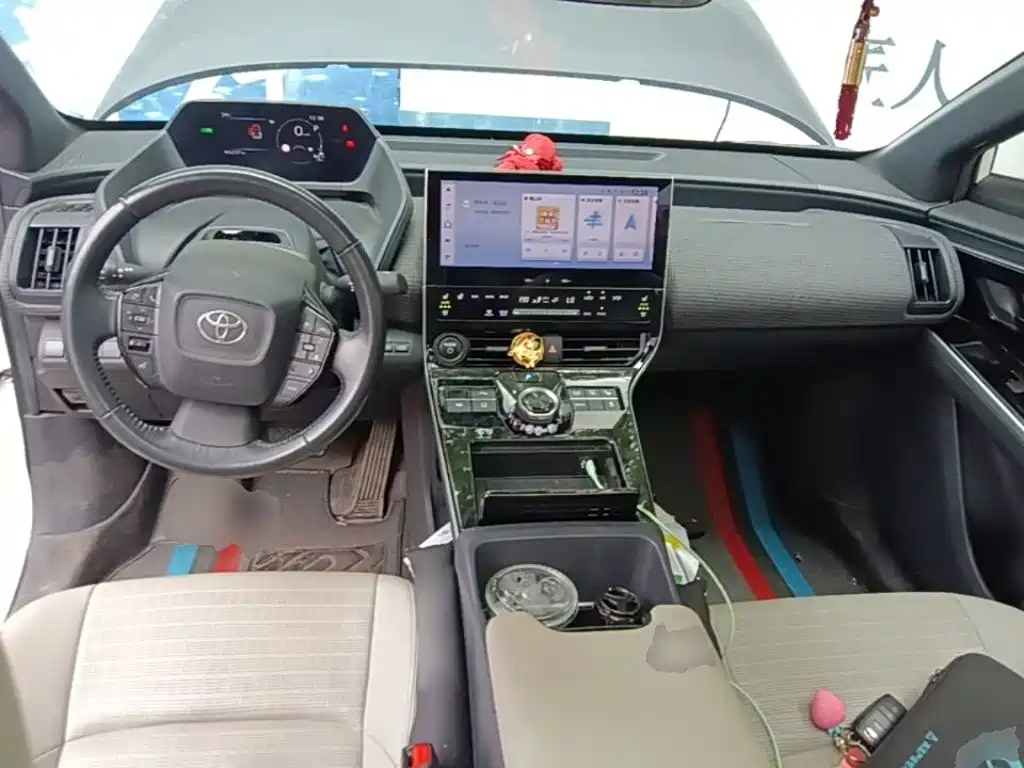 Toyota bZ4X — миниатюра 16